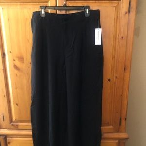 Black wide leg pleated pants